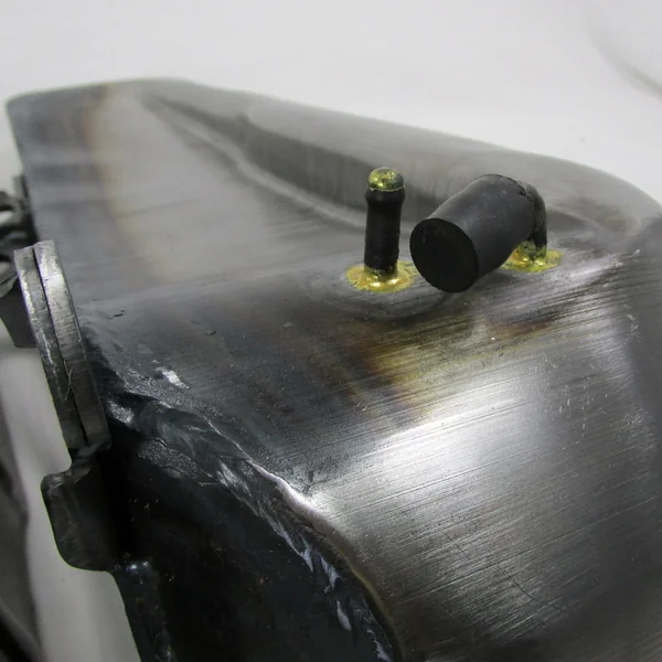 6 Gallon Gas Tank with 22mm Petcock Bung - Fits 1984-1999 FXST Harley Davidson Softail & 1986-1999 FLST Fat Bob - Screw-in Style Gas Cap Bungs - Image 13