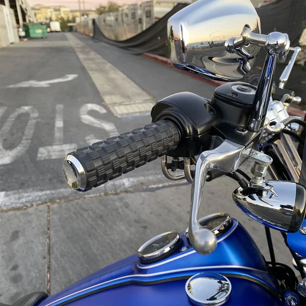 Arlen Ness Airtrax Grips for Harley Dual Cable - Chrome - Image 6