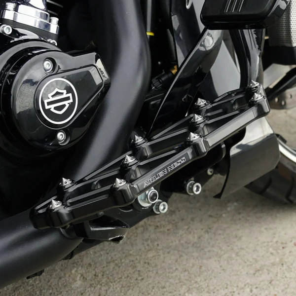 Arlen Ness Diamond Floorboards for Harley - Black - Image 2