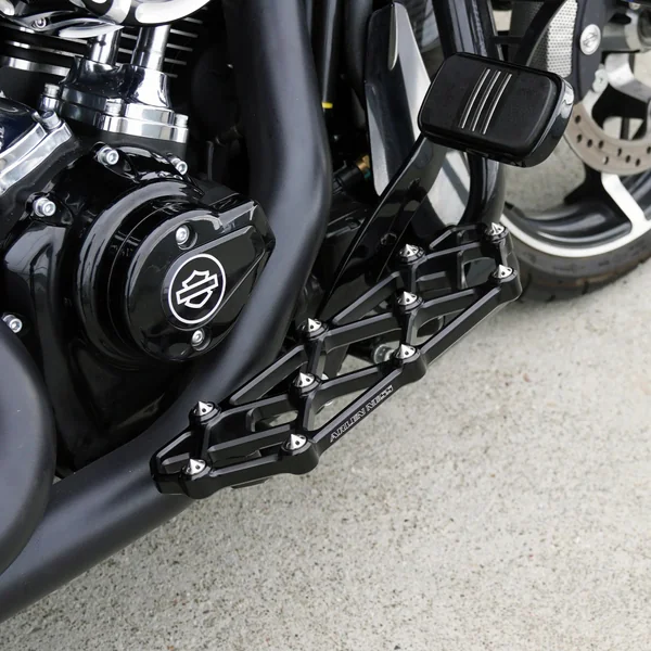Arlen Ness Diamond Floorboards for Harley - Black - Image 4