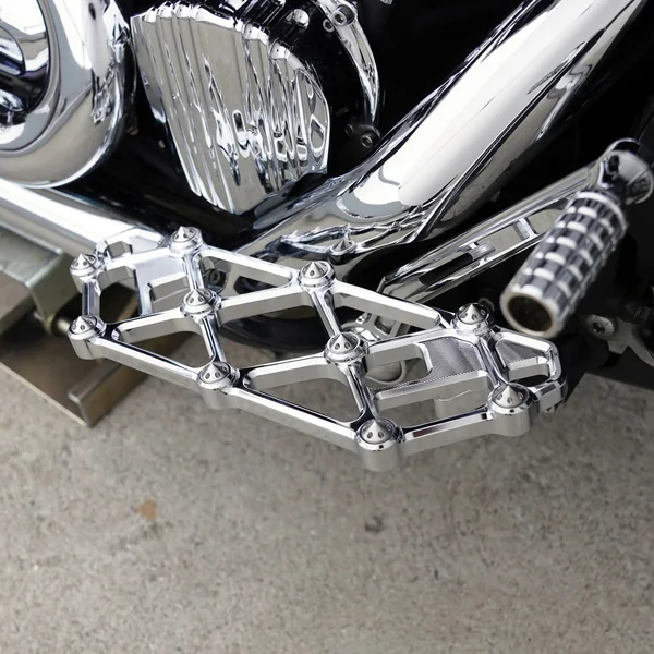 Arlen Ness Diamond Floorboards for Harley - Chrome - Image 3
