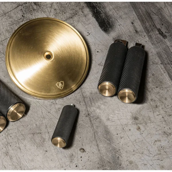 Arlen Ness Knurled Fusion Foot Pegs for Harley - Brass - Image 3