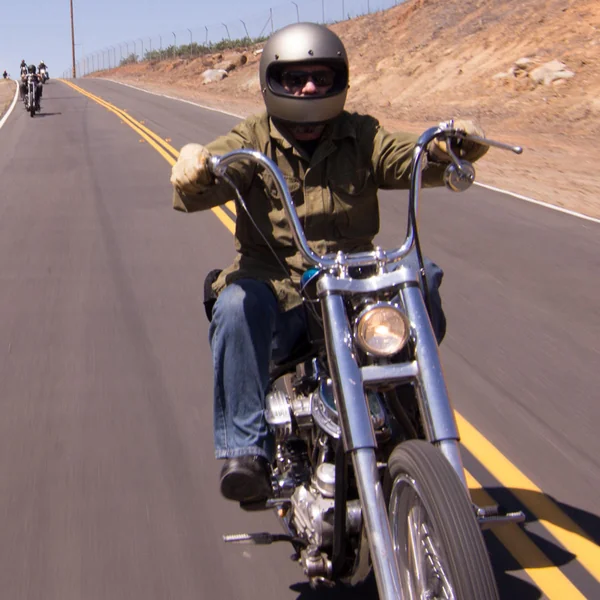 Biltwell 1" Ape Hanger Handlebars - Chrome - Image 4