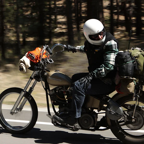 Biltwell 1" Ape Hanger Handlebars - Chrome - Image 6