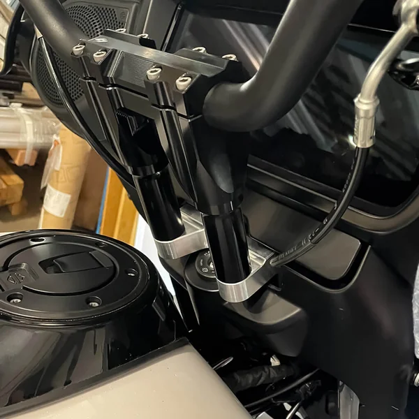 Kraus Veloci Pull Back Plate for 2024-2025 Harley Street Glide - Image 3