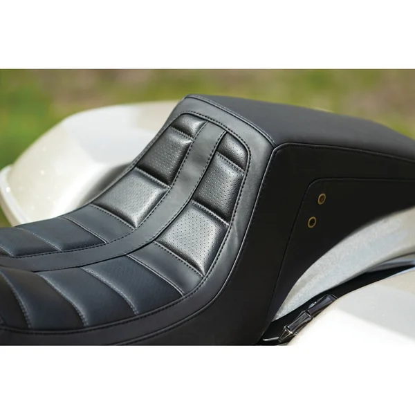 Mustang Squareback One-Piece Seat for 2008-2023 Harley Touring - Tuck N Roll - Image 6