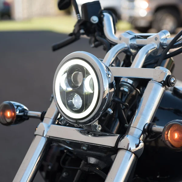 Pathfinder 5-3/4" LED Headlight with Full Halo - Black - Image 4