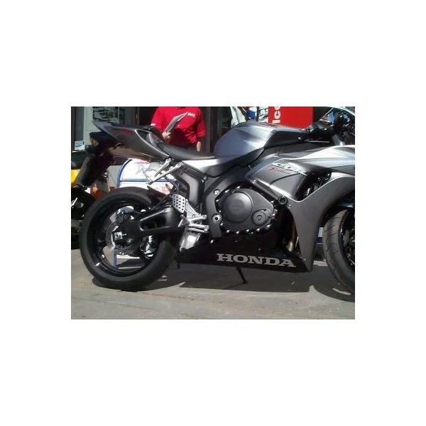 R&G Classic Style Crash Protectors for Honda CBR1000RR Fireblade ’04 - Image 3