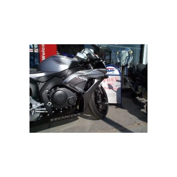 R&G Classic Style Crash Protectors for Honda CBR1000RR Fireblade ’04 - Image 5