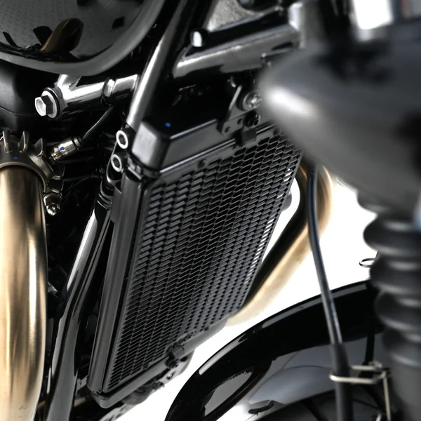 R&G PRO Radiator Guard for Triumph Bonneville Bobber ’17-, Black ’18-’20 & Speedmaster ’18- - Image 2