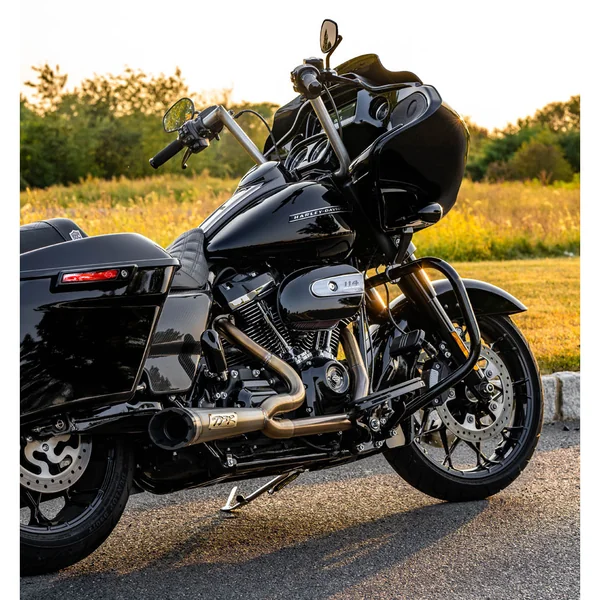 Two Brothers Racing 2-into-1 Shorty Turnout Exhaust for 2017-2023 Harley Touring - Stainless