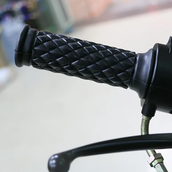 Universal Black 7/8" Handlebar Grips Black Diamond Pattern - Image 5